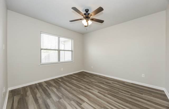 2948 S Roth Ave photos photos
