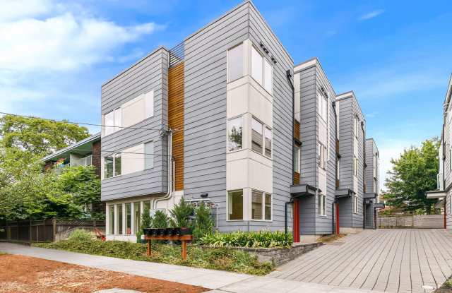 3 Bedroom Modern Industrial Townhome with City Views & Rooftop Oasis photos photos