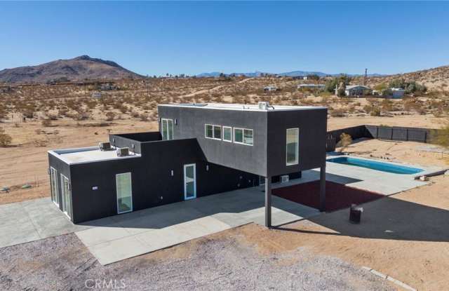 3460 Stonehill Avenue photos photos