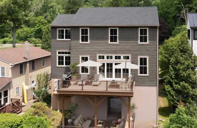 159 BYRAM Lane Gallery 4