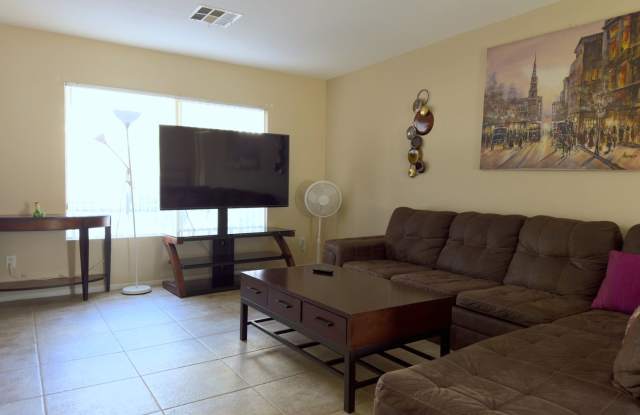 3-Bedroom Home with Loft & 2-Car Garage — Mission Palm Gallery 1