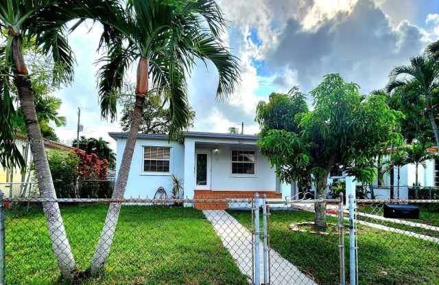 700 W 39th St - 700 West 39th Street, Hialeah, FL 33012