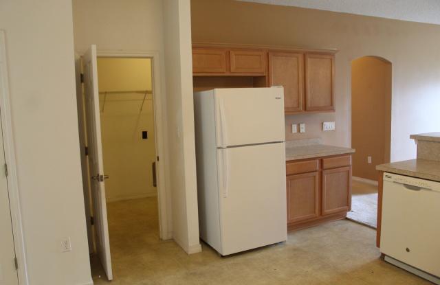 Spacious 3/2 Home in Sunny Hills w/ 2-Car Garage Gallery 4