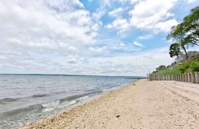 6925 Nassau Point Road - 6925 Nassau Point Road, Cutchogue, NY 11935
