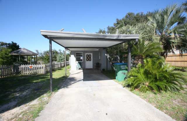 3 bedroom home with large yard on the west end! photos photos 3 bedroom home with large yard on the west end! photos photos