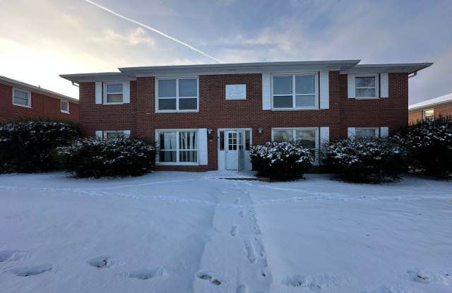 Updated 2 bed 1 bath apartment in the heart of Speedway - 6037 West 25th Street, Speedway, IN 46224