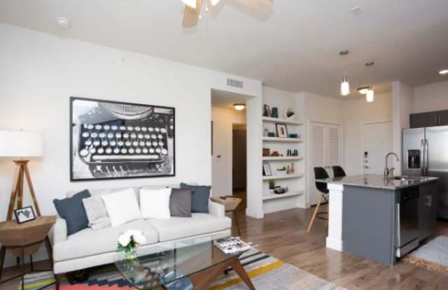 4743 E Riverside Dr photos photos