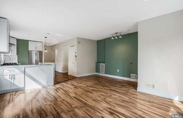 125 Hillcrest Place Gallery 4