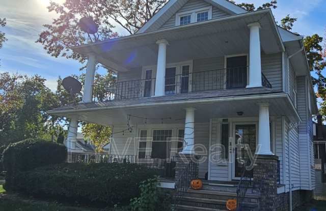 1298 Nicholson Ave - 1298 Nicholson Avenue, Lakewood, OH 44107