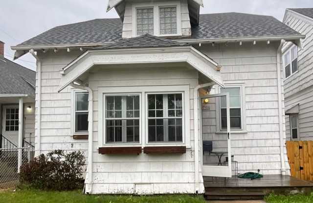 Charming Three-Bedroom Home in Milwaukee photos photos