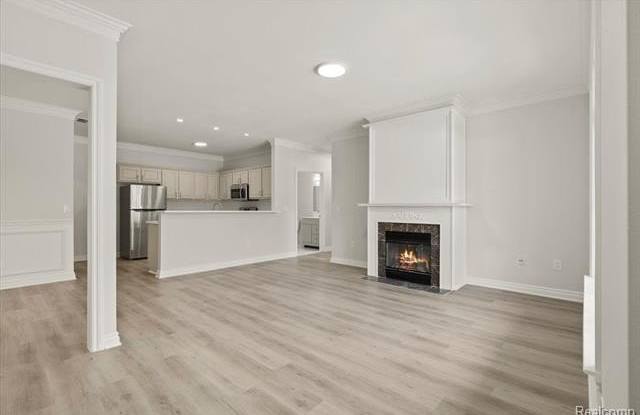 5685 TWIN OAKS Drive Gallery 2
