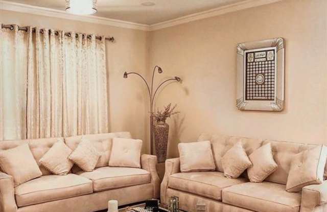 4445 Avebury Drive Gallery 2