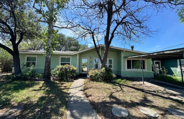 *MOVE IN SPECIAL* Stylishly Renovated Home with Fenced Backyard & Two Living Areas! photos photos *MOVE IN SPECIAL* Stylishly Renovated Home with Fenced Backyard & Two Living Areas! photos photos