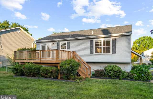 841 BRIAR Court Gallery 2