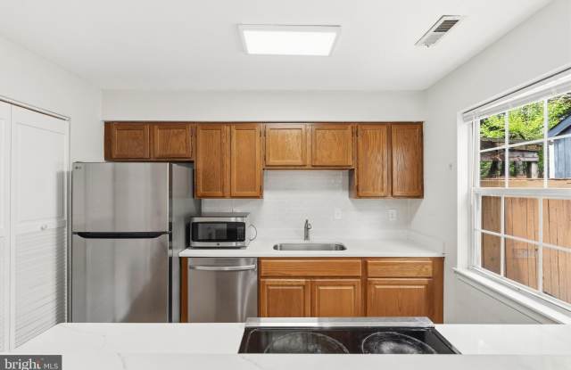 15711 AMBIANCE Drive Gallery 3