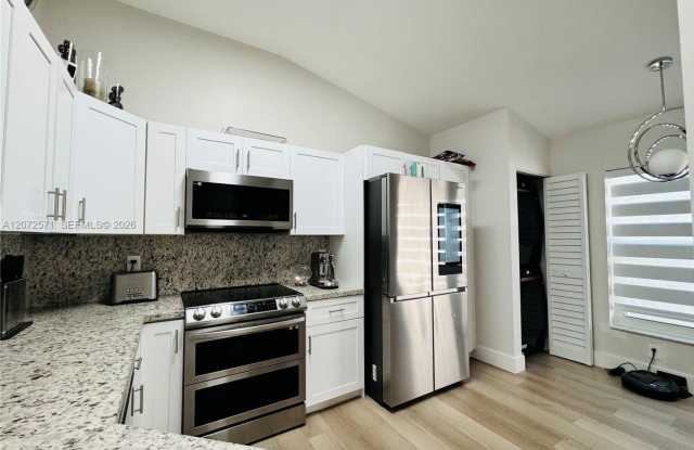1480 Sweetbay Way, Hollywood, FL 33019 Gallery 1