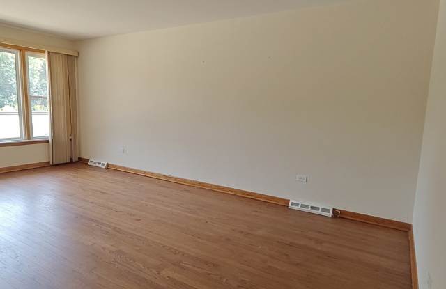 10824 S Sacramento Avenue Gallery 3