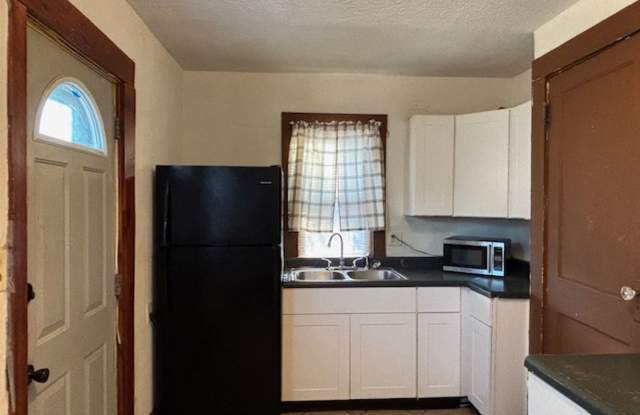 3 BR/1 BA Single-Family Home in St. Paul! Gallery 4