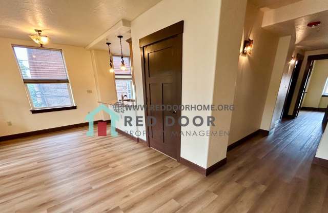 Stunning Downtown Condo with Style and Comfort Gallery 4