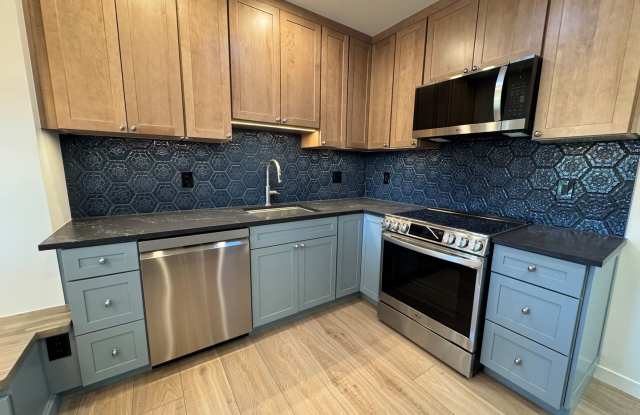 Available 10/30/2026- 2 bedroom 1 bath plus office- completely remodeled in Midtown! Gallery 3