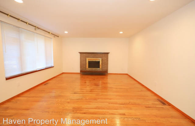 609 S 38th Ct Gallery 3