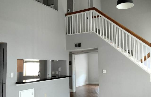 17201 GLENMOOR Drive Gallery 1