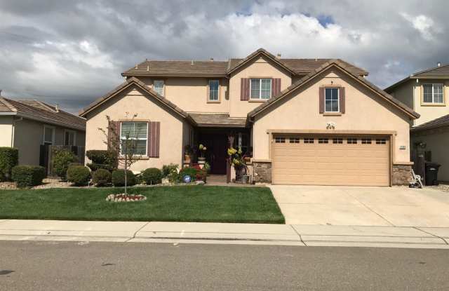 Stunning 4 Bedroom Mediterranean Oasis with Pool photos photos