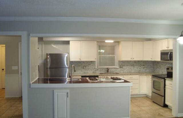 Renovated 4 bedroom available now to rent! Gallery 3