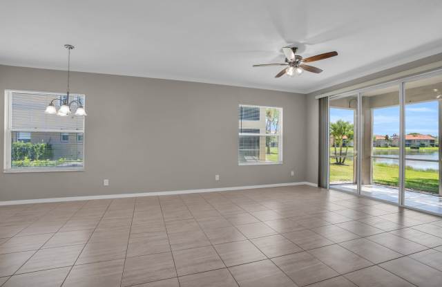 6560 Huntington Lakes Circle Gallery 4