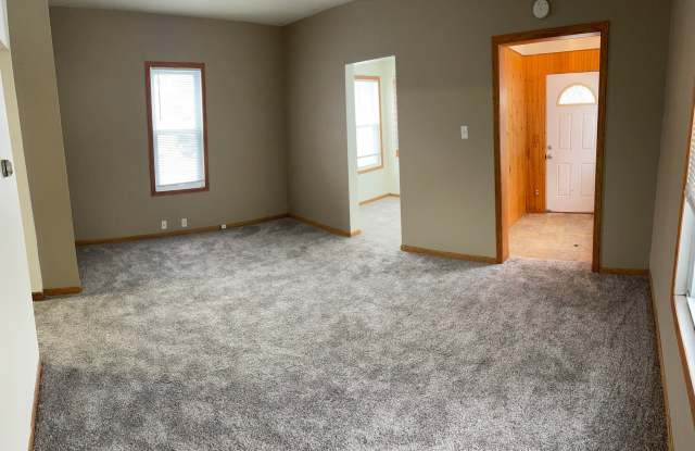 1120 3rd Ave S - 1120 3rd Avenue South, Moorhead, MN 56560