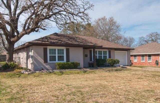 724 Lazy Ln - 724 Lazy Lane, Bryan, TX 77802