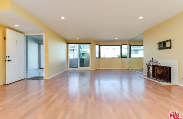 18 North VENICE - 18 E South Venice Blvd, Los Angeles, CA 90291