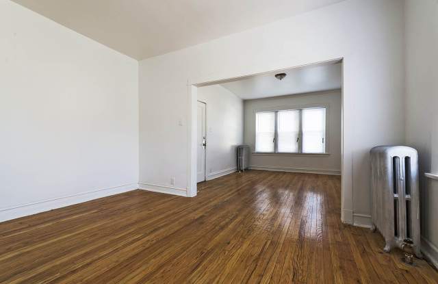 7249-53 S Blackstone Gallery 4