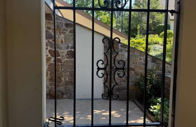 14 OAK KNOLL Drive Gallery 3