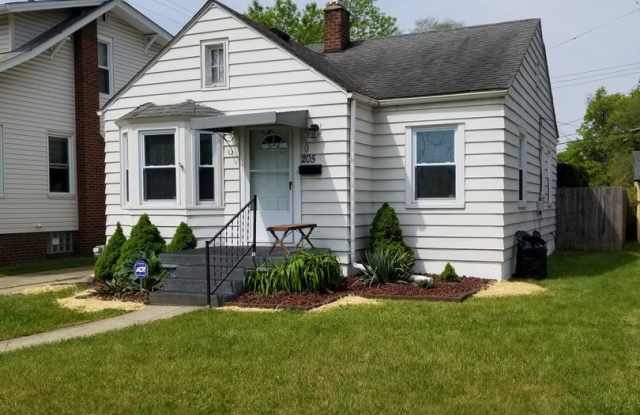 Meticulously Maintained 2 Bedrooms and 1.5 Bathrooms in Ferndale! photos photos Meticulously Maintained 2 Bedrooms and 1.5 Bathrooms in Ferndale! photos photos