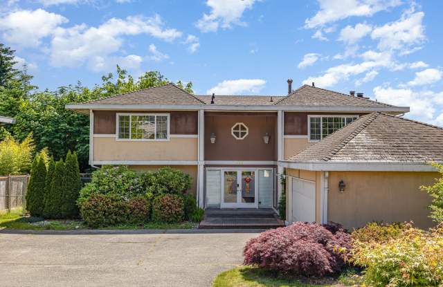 Stunning Lake Sammamish View | 5 Bed, 3 Bath Home in Bellevue photos photos