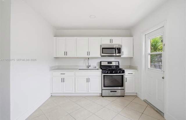 2445 Southwest 18th Street photos photos