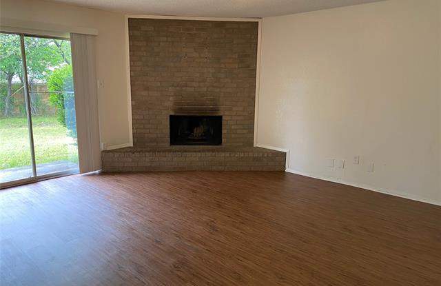 1416 Warren Lane Gallery 2