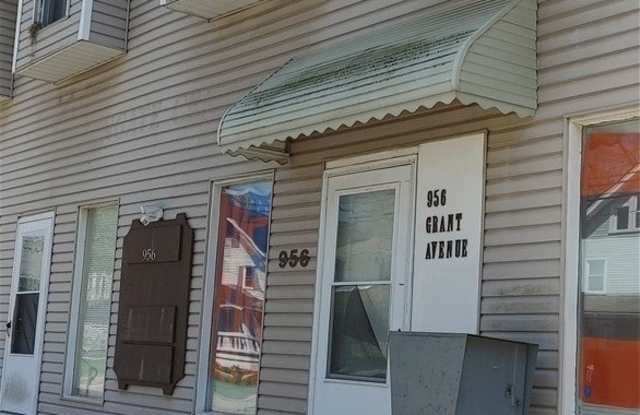 956 Grant Avenue unit: 3 photos photos