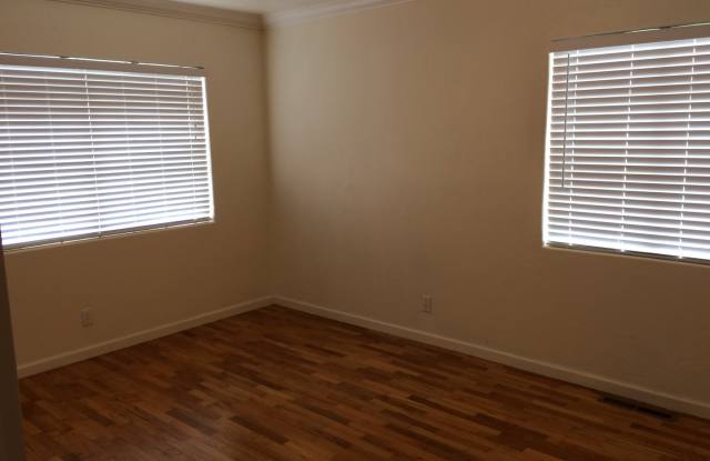 Great 3 Bedroom 3 Bath House in Monterey Fishermans Flats Neighborhood Gallery 4