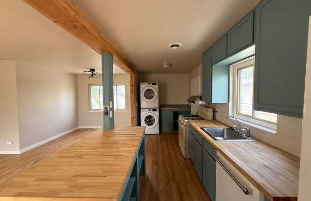2-Bedroom, 1 Bath Single Family for Rent in Denver, CO | Attached 2 Car Garage & Modern Kitchen Gallery 4