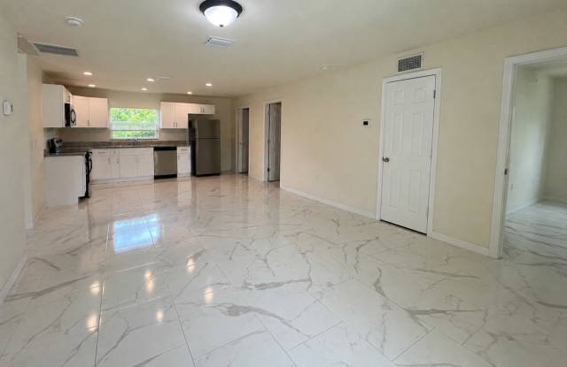 3br 2ba Single Family home in a Great Location! Gallery 3