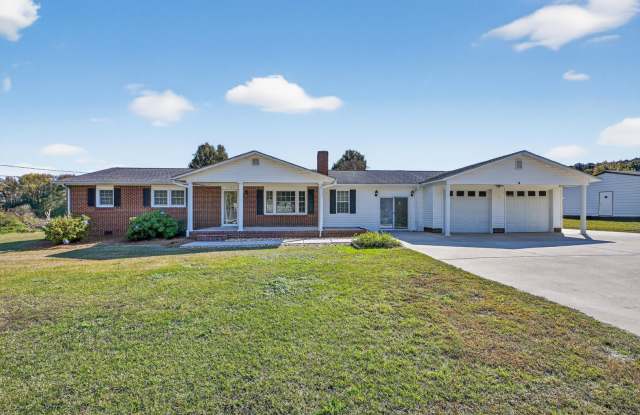 Charming 3BR House in Benson - 1580 North Honeycutt Street, Johnston County, NC 27504