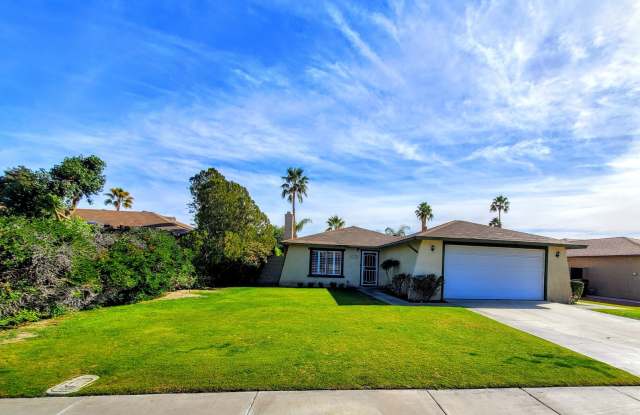 Single Story Beautiful House - Close to Everywhere - photos photos