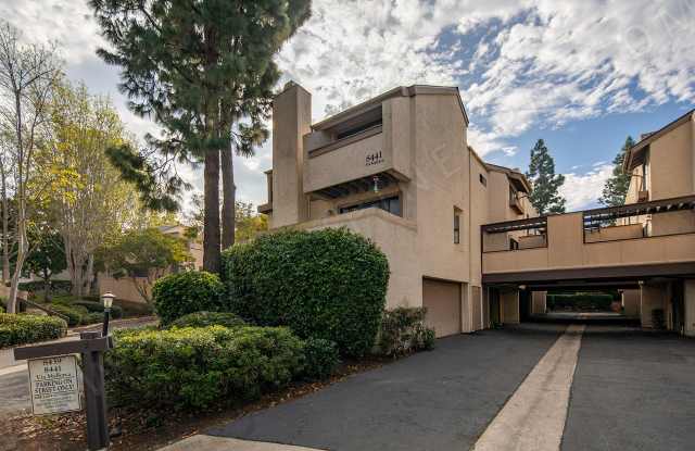 Tri-Level La Jolla Townhouse with Washer/Dryer and Garage! photos photos Tri-Level La Jolla Townhouse with Washer/Dryer and Garage! photos photos
