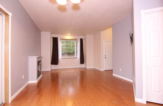 25123 Roberts Dr Unit 202 Gallery 4