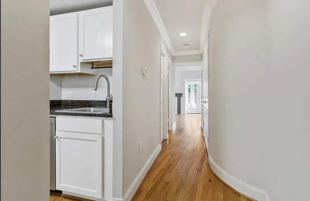 Available Now! Charming Home in the Heart of Dupont Circle Gallery 4