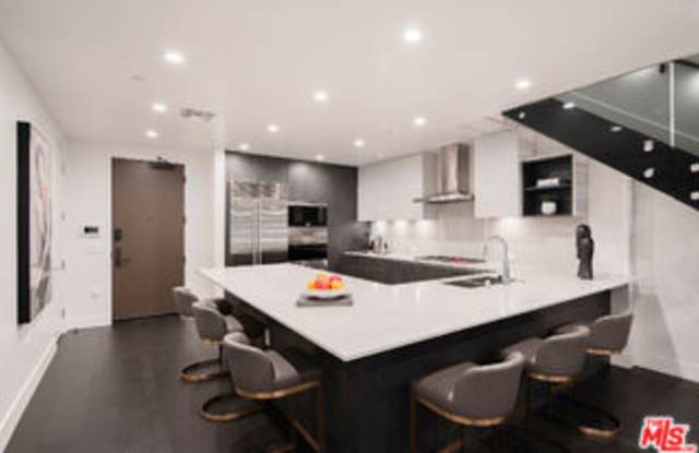 724 Croft Avenue Gallery 4