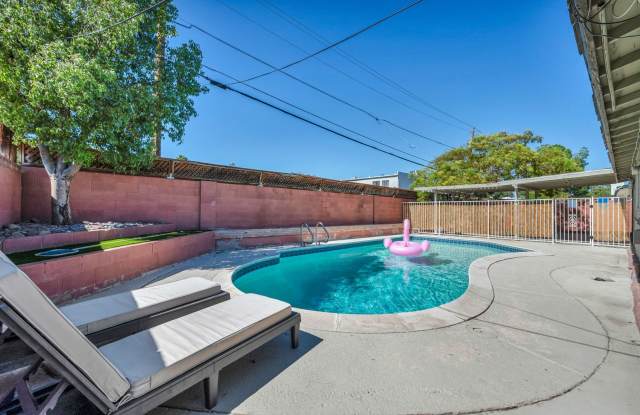 Spacious Furnished 5 Bed / 2 Bath Single Family Home with Private Pool in Las Vegas Gallery 3