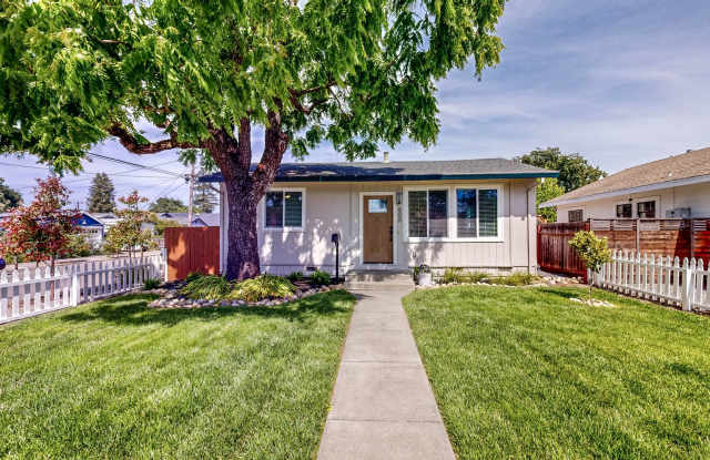 Bright Newly Refurbished Two Bedroom One Bath Single Family Home photos photos